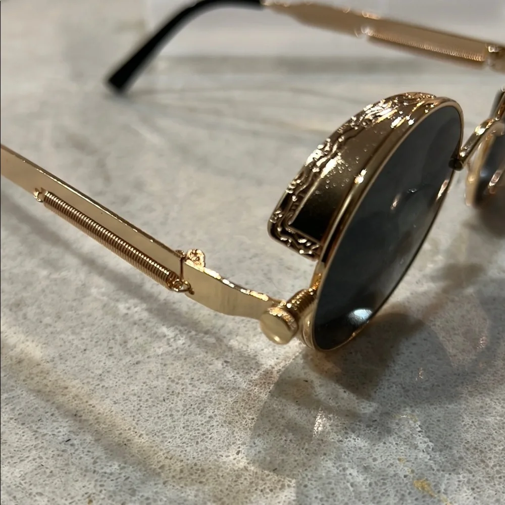 Sunglasses - Classic Retro Style with Round Frames NIP